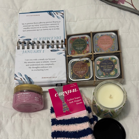 Gift Set - Picture 2 of 2